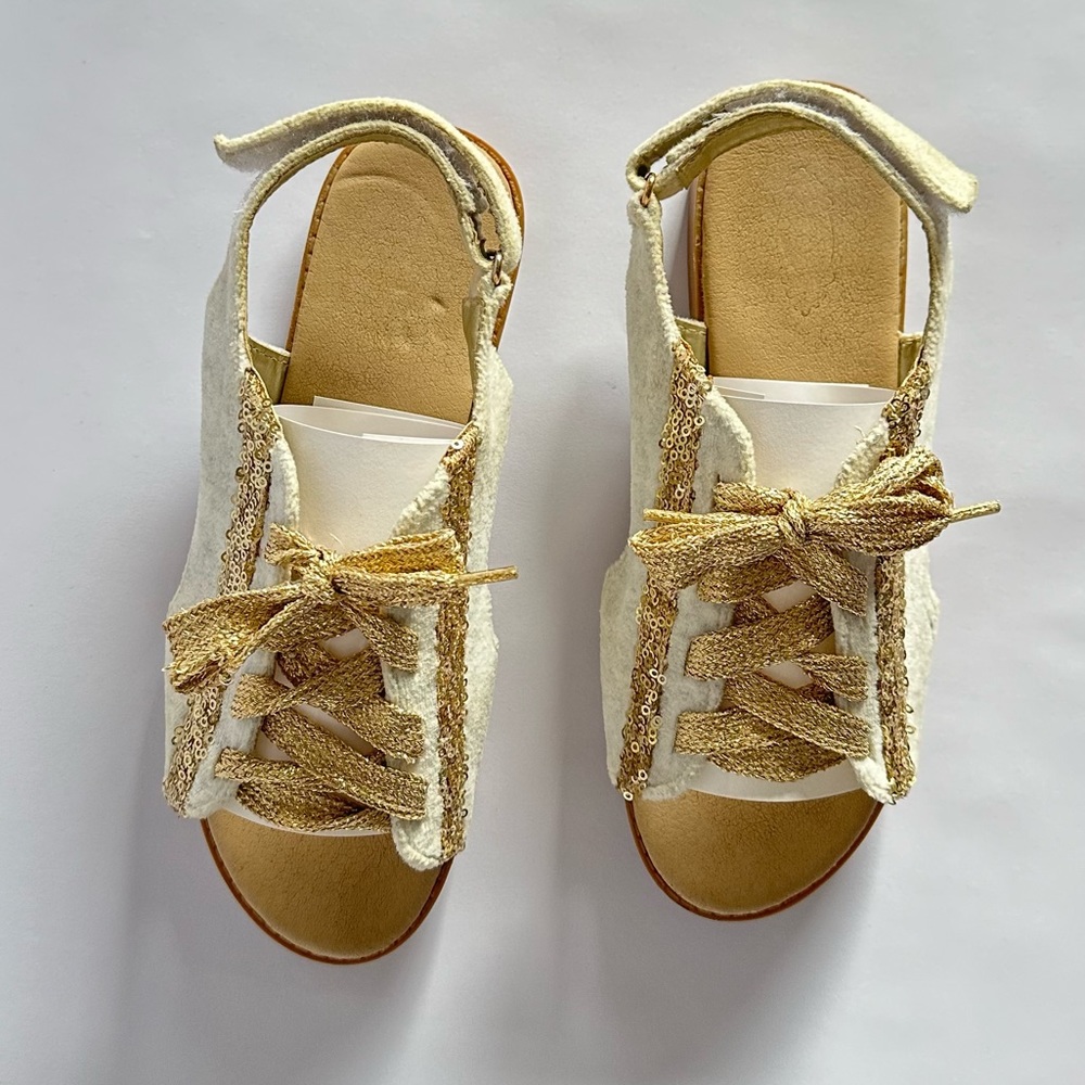 Joyfolie Tessa lace up sandals with Gold accents Size Y4